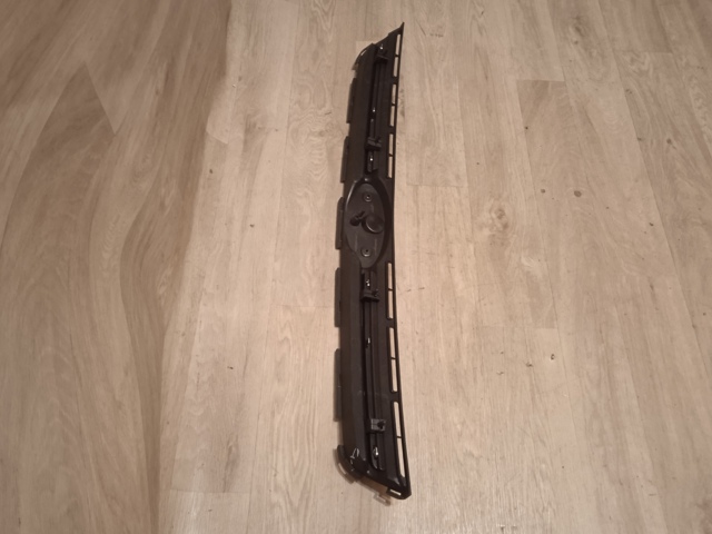 Решетка радиатора 32X105 Polcar