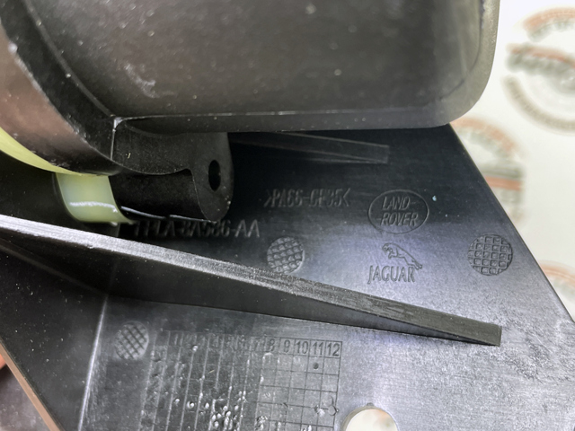 Купить LR085946 Land Rover 