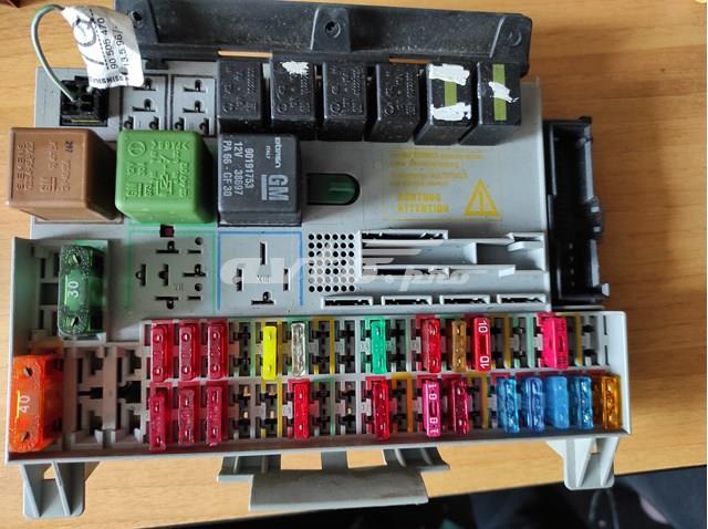 90505470 Opel блок предохранителей омега б 053