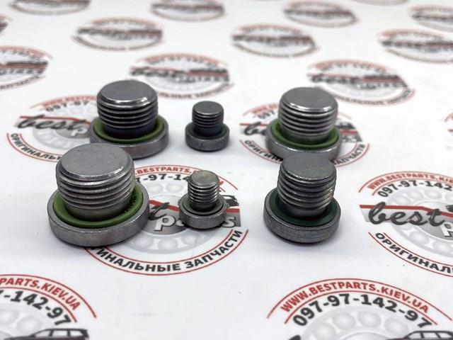 Заглушка днища LR049876 Land Rover