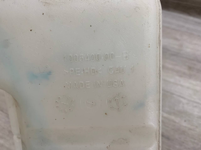 Купить Бачок омывателя Тесла Модел C  5YJS