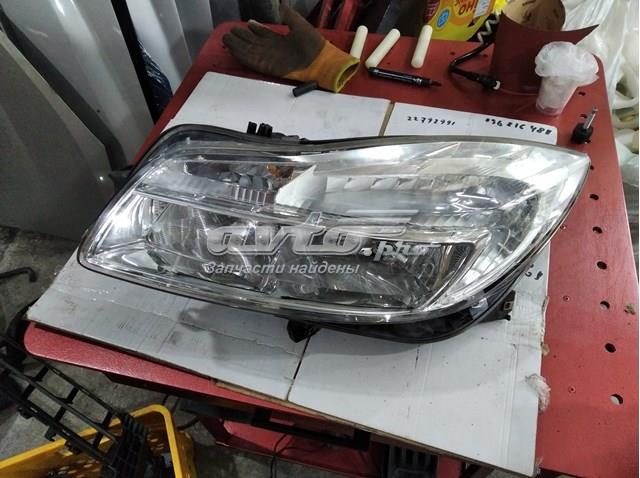 Левая фара 13226780 General Motors