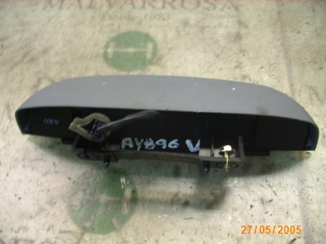 Sinal de parada traseiro adicional KIA Carens I FJ