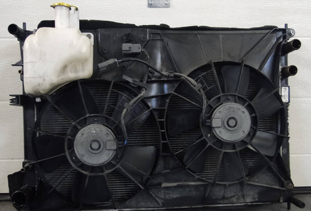 Диффузор радиатора охлаждения на Subaru Tribeca B9 