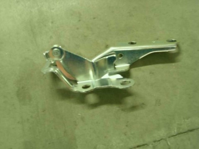 Петля капота правая 1062002606 Geely