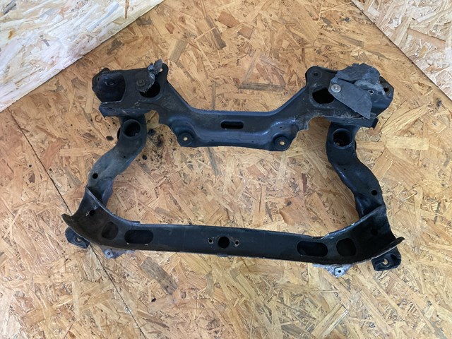 Compre Viga de suspensão dianteira (plataforma veicular) Mercedes E 