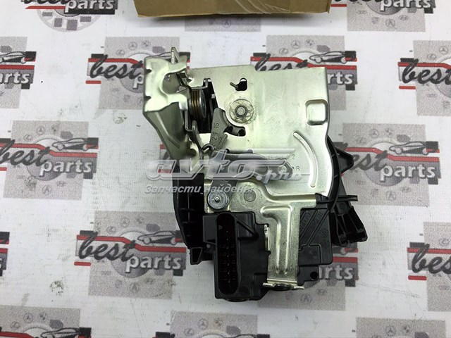 LR070431 Land Rover Замок двери задней правой