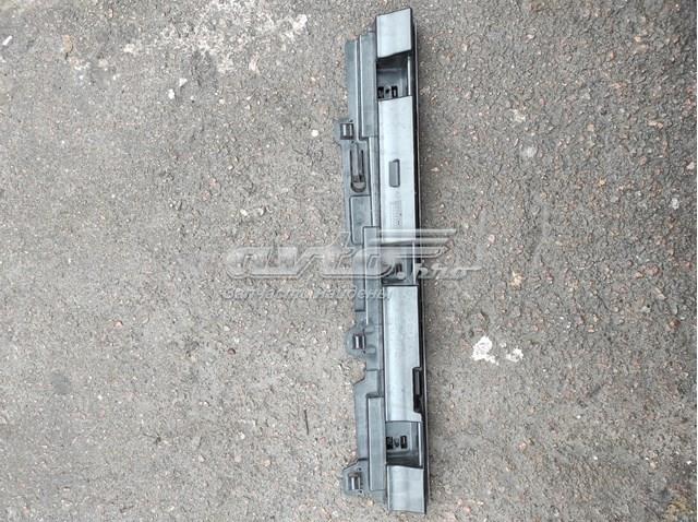 Кронштейн наружной накладки порога правой 7256916 BMW