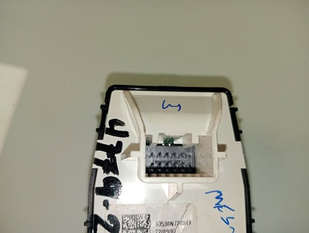 93530N72004X Hyundai/Kia Блок управления зеркалами заднего вида, на двери