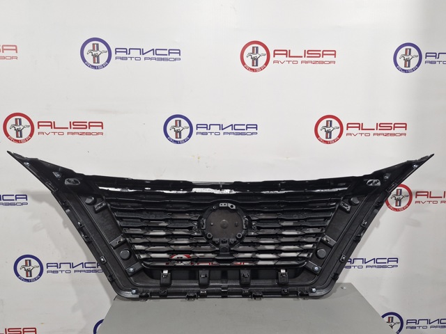 Решетка радиатора 623106RR0A Nissan/Infiniti