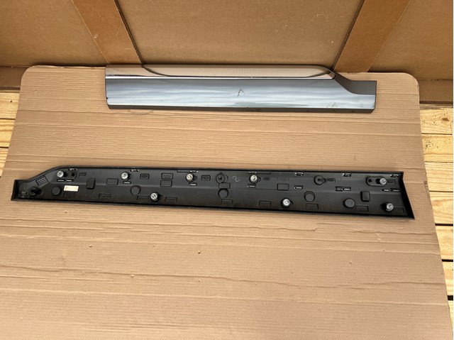 Купить 39843047 Volvo Молдинг двери задней левой нижний