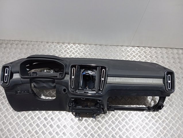 32315799 Volvo Передняя панель