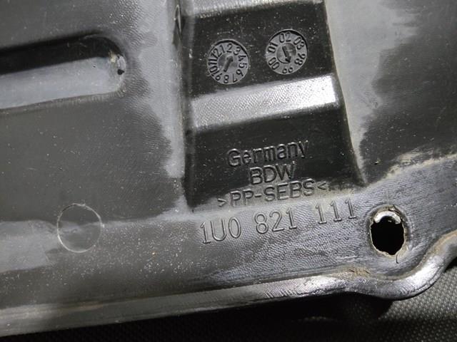 1U0821111 VAG consola traseira de fixação do pára-lama dianteiro esquerdo