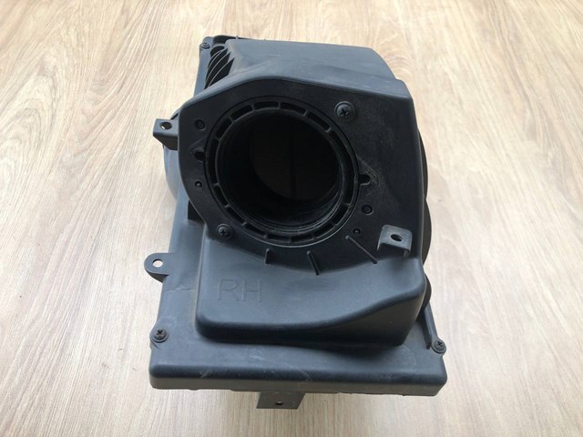 Купить LR036428 Land Rover Корпус воздушного фильтра правый