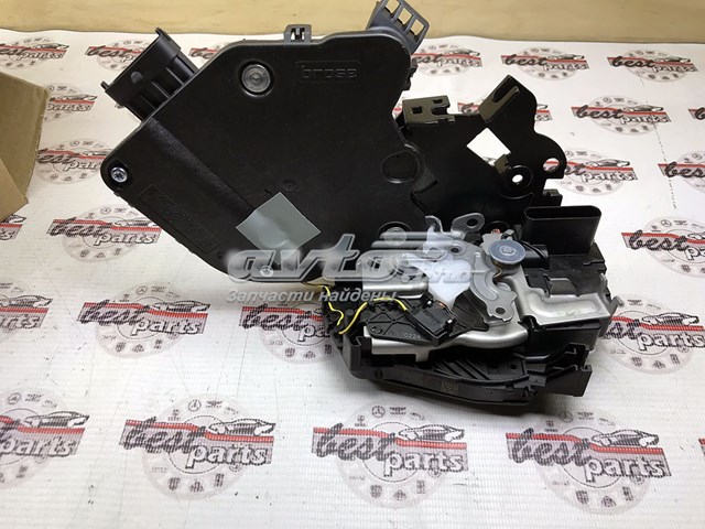 LR078752 Land Rover Замок двери задней левой