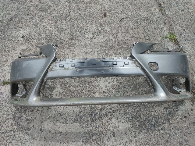 Передний бампер 5211953A10 Toyota