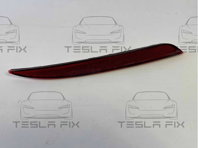 107740700F Tesla катафот (отражатель заднего бампера правый)