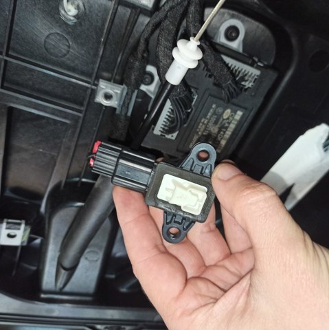 Датчик AIRBAG передний Land Rover CK5214C676AA