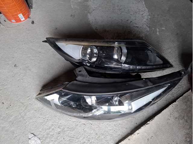 Правая фара 921023WXXX Hyundai/Kia