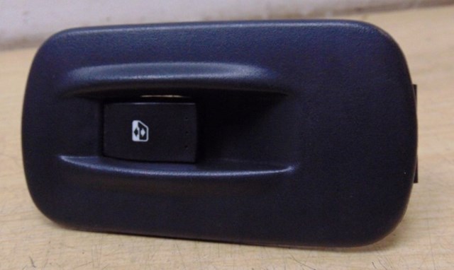 Painel (placa sobreposta) dianteiro direito de bloco de controlo de elevador de vidro para Renault Trafic II JL