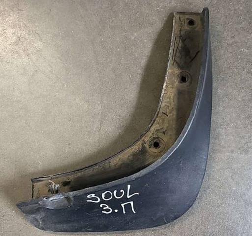 Брызговик задний правый 868422K000 Hyundai/Kia