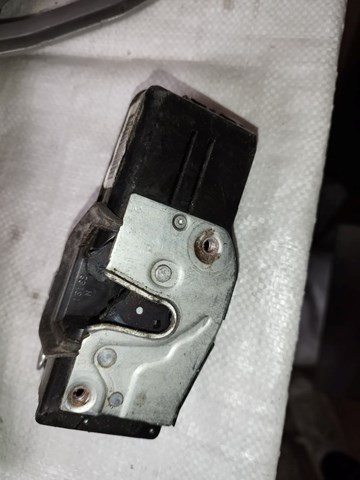  Замок передней правой двери Tesla Model S 