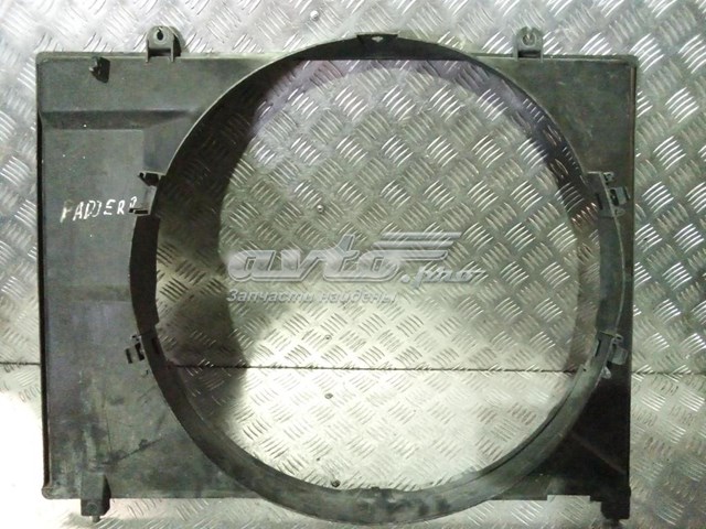 Диффузор радиатора охлаждения на Mitsubishi Pajero III 