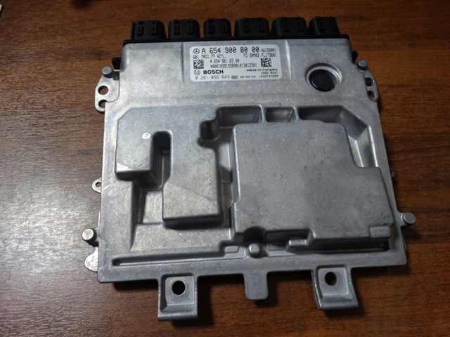 Блок управления двигателем 6549008000 Mercedes