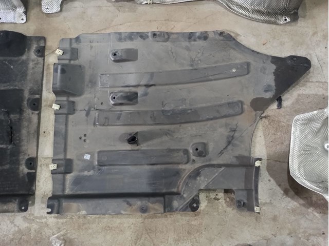 Revestimiento de los bajos, depósito de combustible 51757394809 BMW