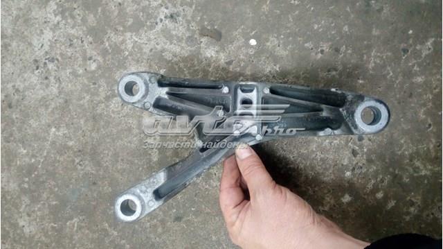 Кронштейн подушки КПП 1327602 Ford