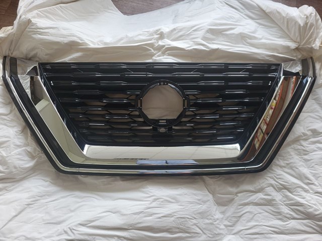 Облицовка радиатора Nissan/Infiniti 623106RA0B цена, от 270.36 USD