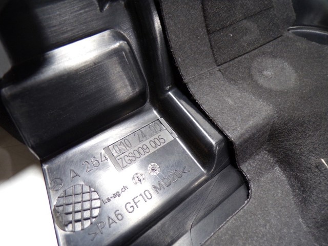Крышка двигателя A2640102400 Mercedes