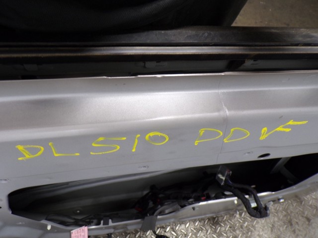 LR080196 Land Rover Водительская дверь