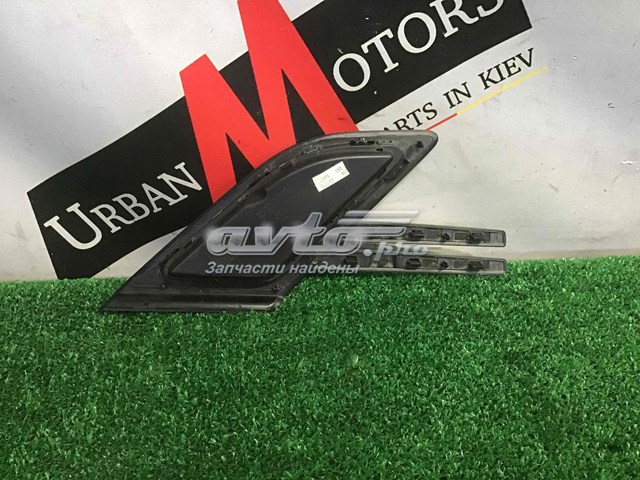  Land Rover LR062112