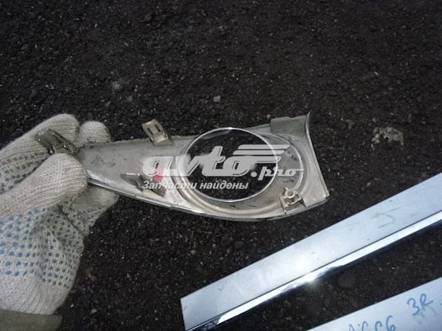 Ободок (окантовка) фары противотуманной правой 5212733150 Toyota