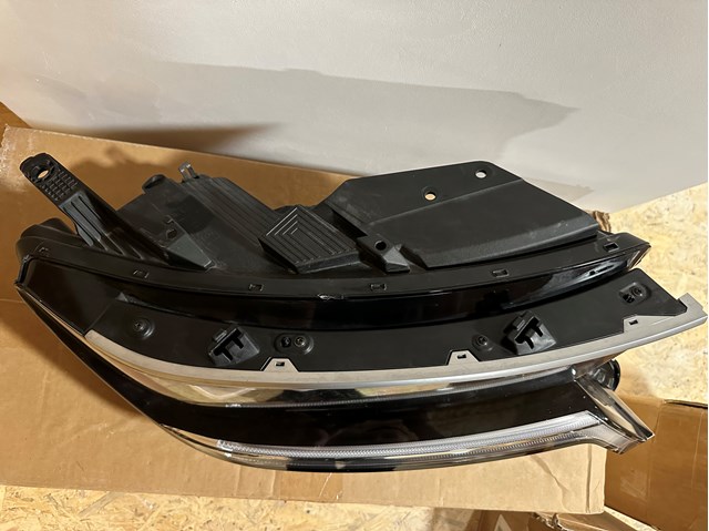 Правая фара 92102P4000 Hyundai/Kia