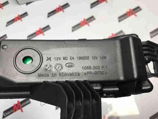 LR111099 Land Rover Противотуманка правая