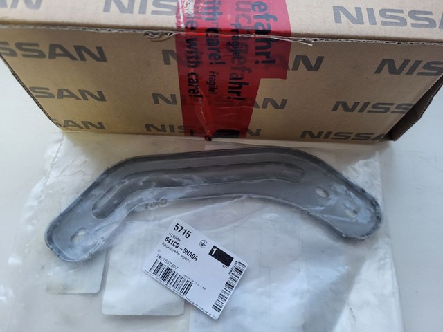 Купить 641C05NA0A Nissan/Infiniti Кронштейн (адаптер) крепления фары передней правой