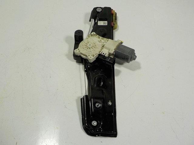 Стеклоподъемник задней правой двери Land Rover LR078973