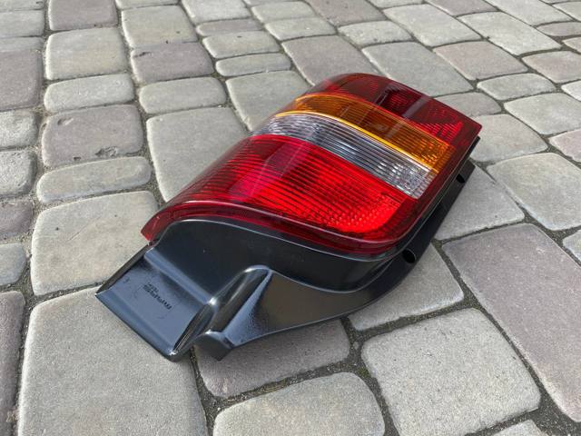 Купить 956888E Polcar Задняя правая фара