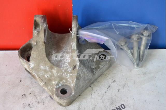 Soporte para taco de motor delantero 8200357337 RENAULT