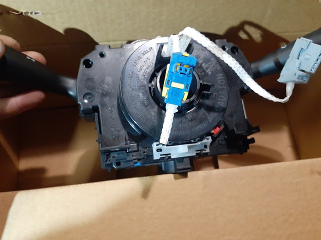 98042440XT Peugeot/Citroen Comutador instalado na coluna da direção, montado