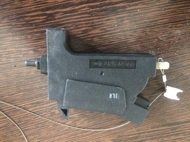 Мотор-привод открытия лючка бака 81590C6000 Hyundai/Kia
