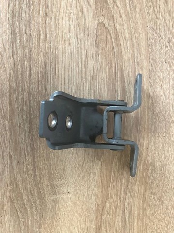 Петля задней левой двери Mazda KB7W73240