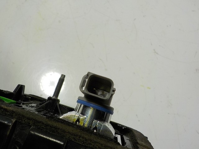 LR135468 Land Rover Задняя левая внутренняя фара