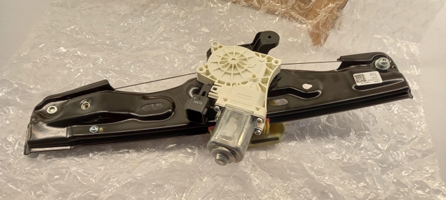 LR126074 Land Rover  Механизм стеклоподъемника правой задней двери