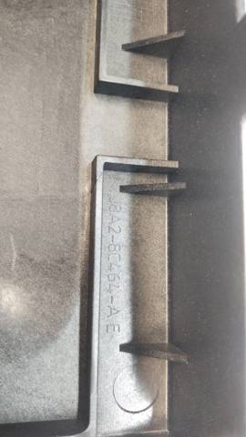 Купить LR093758 Land Rover Правый дефлектор радиатора