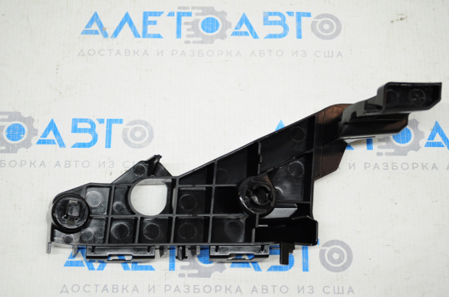 Кронштейн бампера переднего, правый FPS FP8159932