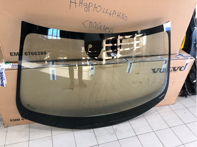 Лобовое стекло 32368943 Volvo