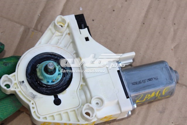 Мотор стеклоподъемника двери передней, правой Land Rover AH2214B552AA
